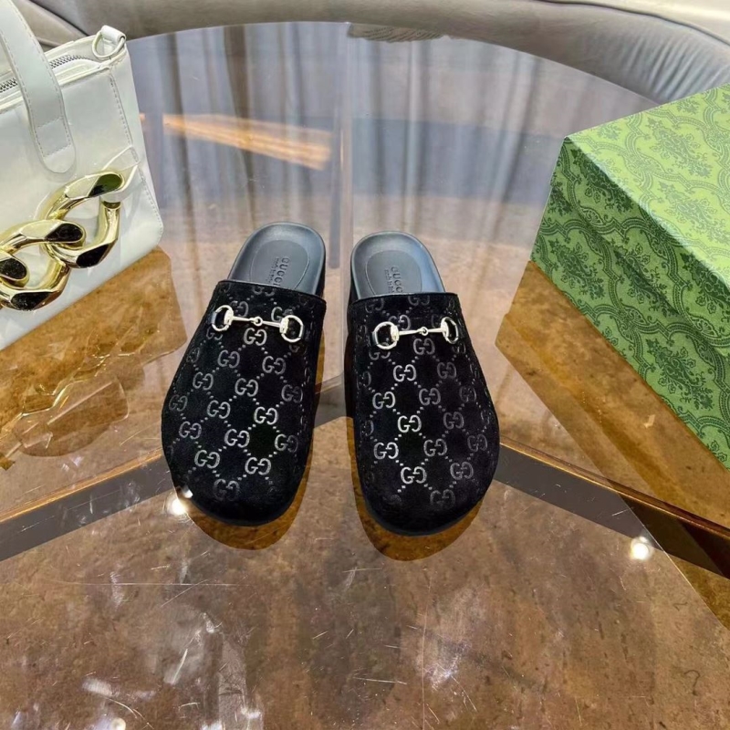 G*u*i slippers